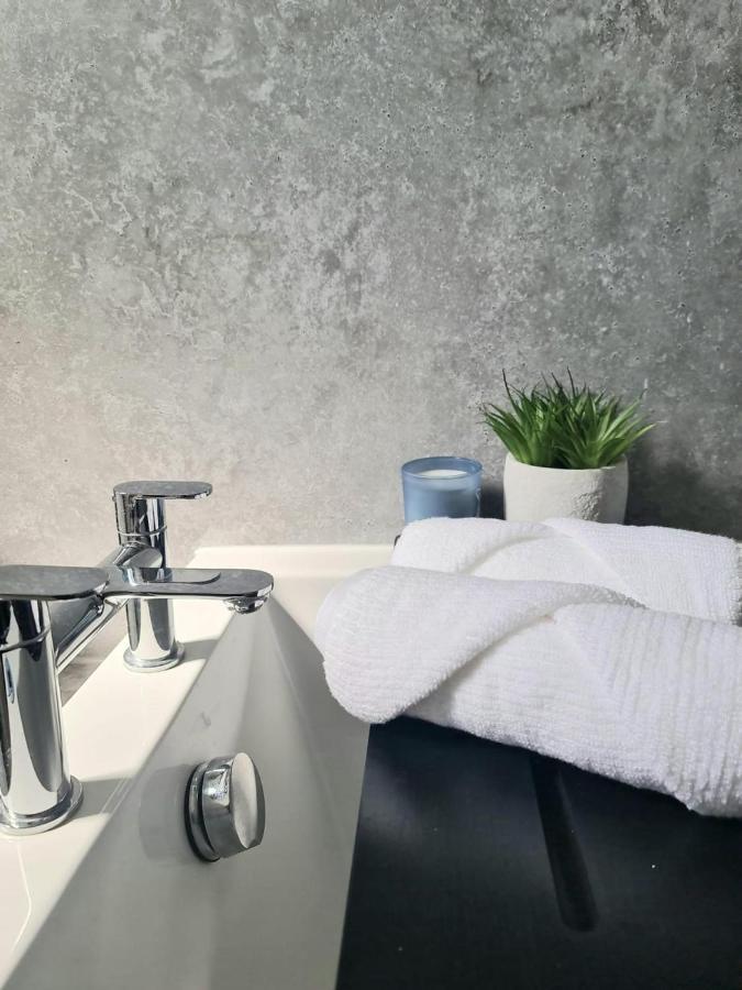 Immaculate 3-Bedrooms Dundee Apartment Buitenkant foto